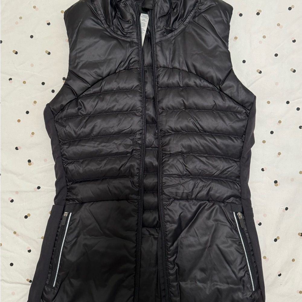 Lululemon black vest size 4 NWOT